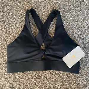 NWT Fabletics Oasis Twist Sports Bra